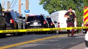 Breaking news graphic on the Minneapolis Shooting 2025, tailored for Canadian readers tracking U.S. safety and travel updates